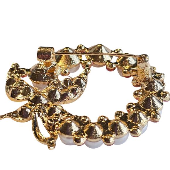 Crystal Brooch Pin Faux Pearl Rhinestone Butterfly Gold Tone Wreath Gift Box - Picture 8 of 8